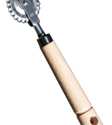Rotella tagliapasta festonata diritta con manico in legno