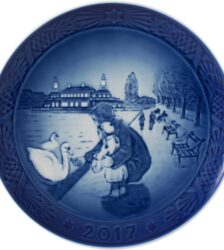 ROYAL COPENHAGEN PIATTO DI NATALE 2017 - Walk at the Lakes