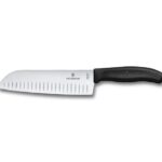 VICTORINOX Coltello Santoku Alveolato in Scatola Regalo